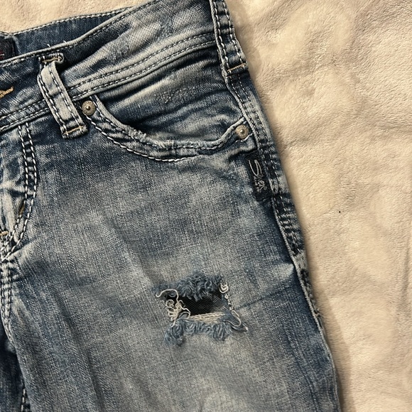 Silver Suki Capri Jeans Distressed Size 27 - Picture 3 of 10
